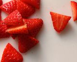 Foto del paso 3 de la receta: Bombones de fresa y yogurt
