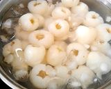 Hình bước làm 2 của món Vải ngâm đường phèn ‐ trà vải