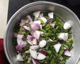 A picture of step 1 of Hare Pyaaz ki sabzi..