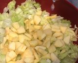 Jégsaláta virslivel, gyümölccsel recept fázis 3 fotója