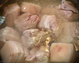 Hình bước làm 1 của món Thịt Kho Tàu (phiên bản không nước mắm, không nước dừa)