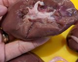 A picture of step 1 of Traditional English devilled lamb kidneys.