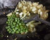 A picture of step 2 of Dry Potato-French Beans.