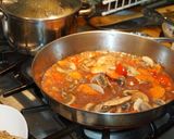 A picture of step 4 of Beer-Braised Chicken Thighs with Mushrooms.