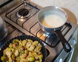 Foto del paso 4 de la receta: Repollitos de Bruselas con salsas blanca