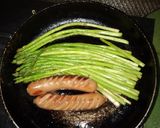 Foto langkah ke 2 dari resep Grilled Sausage Salmon Butter Lemon Sauce.