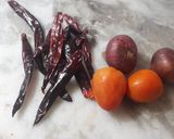 A picture of step 1 of Schezwan chutney.