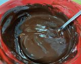 Foto del paso 4 de la receta: Ganache de chocolate negro y blanco para mojar fresas