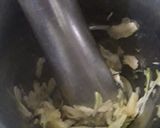 A picture of step 1 of Garlic sev mamra.
