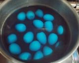 Foto langkah ke 2 dari resep Telur puyuh biru.
