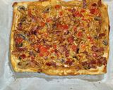 Foto del paso 13 de la receta: Empanada de hojaldre con bacon, cebolla, pimiento rojo, champiñones y nata para cocinar