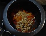 A picture of step 4 of Macaroni With Potato Curry.