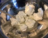 Une image de l'étape 5 de Salade de concombres marinés au chèvre frais, citron, oignon rouge et persil.