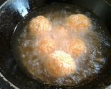 Foto langkah ke 6 dari resep Banana cheese balls.