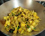 A picture of step 6 of Lauki ke Chilke ki Sabzi.