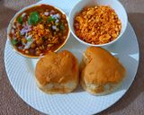 A picture of step 8 of Kolhapuri Misal Pav.