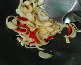 Foto langkah ke 5 dari resep Telur ceplok saus inggris.