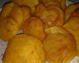 A picture of step 3 of Alu ke pakorey.