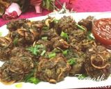 A picture of step 3 of Kheema Paalak Pakoras.