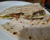 Foto del paso 3 de la receta: Quesadilla de fuet con guacamole y parmesano