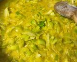 Une image de l'étape 2 de Crevettes au curry jaune et lait de coco.