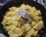 Szalonnás, káposztás burgonya Sanyisan recept fázis 4 fotója