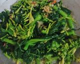 Foto langkah ke 2 dari resep Tumis Pedas Daun dan Bunga Pepaya.