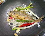 貝里斯辣醬 × 台式紅燒黃魚的食譜步驟2照片