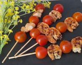 Foto del paso 6 de la receta: Mini brochetas de tomates cherry y gambas marinadas