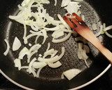 Foto del paso 2 de la receta: Tortilla de espinacas, setas y gambas