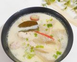 Foto langkah ke 6 dari resep Tom Kha Gai (Thai Coconut Chicken Soup).