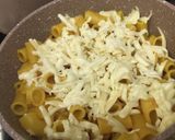 صورة لخطوة 2 من وصفة معكرونة بالجبن🧀 سريعة⏳