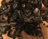 A picture of step 1 of Stir fry Ear mushroom (overnight, c 15min) keto.