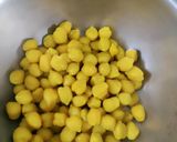 A picture of step 1 of Chickpea Bhel.