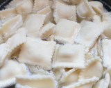 Foto del paso 1 de la receta: Ravioles con crema :)