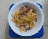Hình bước làm 2 của món Khoai tây xào kim chi thịt bò