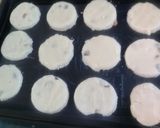 A picture of step 4 of Easy cookies with raisins.