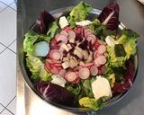 Une image de l'étape 12 de Salade de printemps aux radis cerises et mozzarella di buffala.