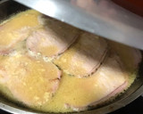 Foto del paso 5 de la receta: Lomo al ajillo con salsa de quesos y manzana asada, para cena-exprés