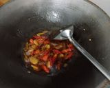 Foto langkah ke 2 dari resep Telor ceplok kecap pedas.