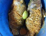 Foto langkah ke 1 dari resep Pesmol Ikan Mas Khas Sunda.