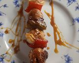 Foto del paso 5 de la receta: Brochetes de carne picada con cebolla, morrón rojo y verde