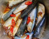 Hình bước làm 3 của món Cá Nục Kho Măng