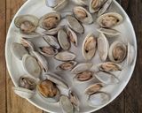 A picture of step 1 of Clam Linguine.