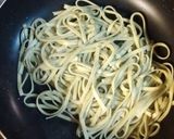 Foto del paso 2 de la receta: Tallarines a la crema de pollo