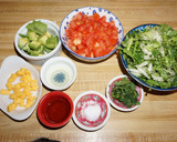 Foto del paso 2 de la receta: SOMBREROS CON ENSALADAS DE POROTOS NEGROS Y CAMARONES AL AJILLO. JON STYLE