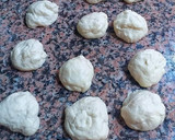 Foto del paso 8 de la receta: Roscones tiernos de leche, mantequilla y pepitas de chocolate