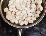 A picture of step 5 of Makhana Dahi Vada.
