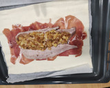 Foto del paso 4 de la receta: Hojaldre relleno de solomillo de cerdo, jamón serrano y manzana