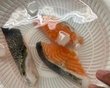 Foto langkah ke 1 dari resep Salmon Mentai Rice.